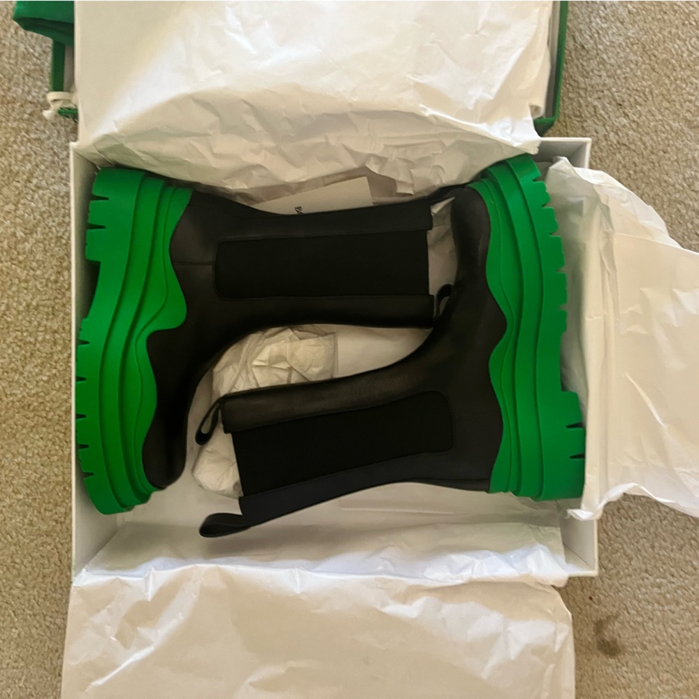 “cult hit” Bottega Veneta tire rubber trimmed leather Chelsea boot - new in box!